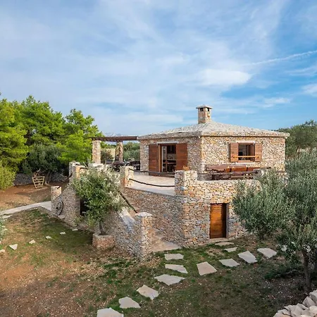 Rustic Mario With A Pool Villa *