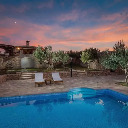 Rustic Mario With A Pool * Povlja (Brac)