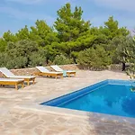 Willa Rustic Mario With A Pool Povlja (Brac)