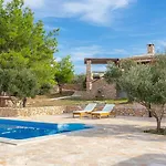 Willa Rustic Mario With A Pool Povlja (Brac)