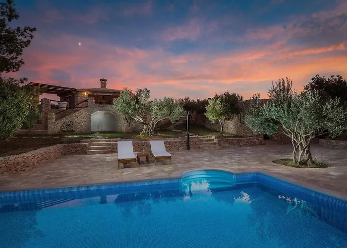 Rustic Mario With A Pool * ポヴィヤ