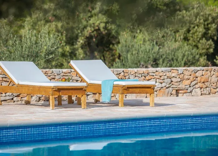 Rustic Mario With A Pool * Povlja